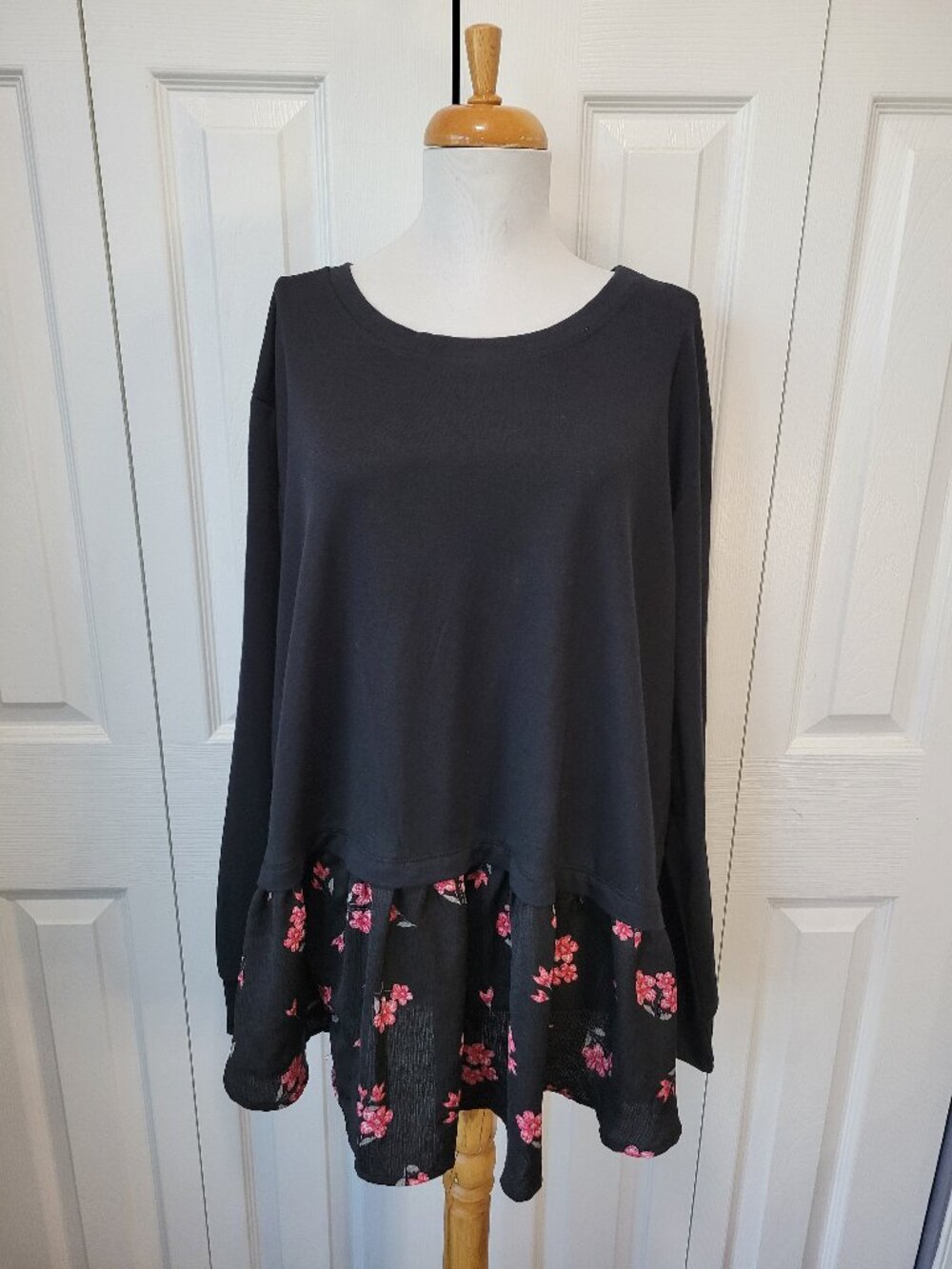 FREELOADER Black Ruffled Peplum Pink Floral Hem Long Sleeve Top sz XXL 2X EUC